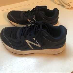 New Balance tennis shoes